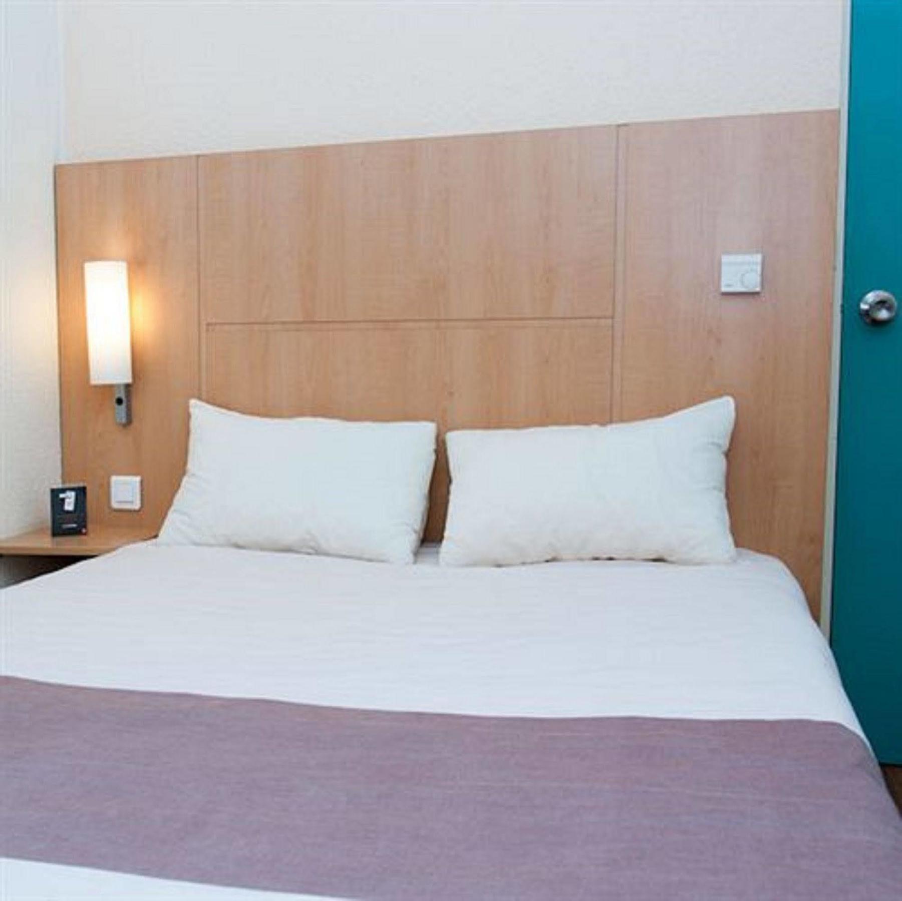 Egg Hotel Gonesse Kültér fotó