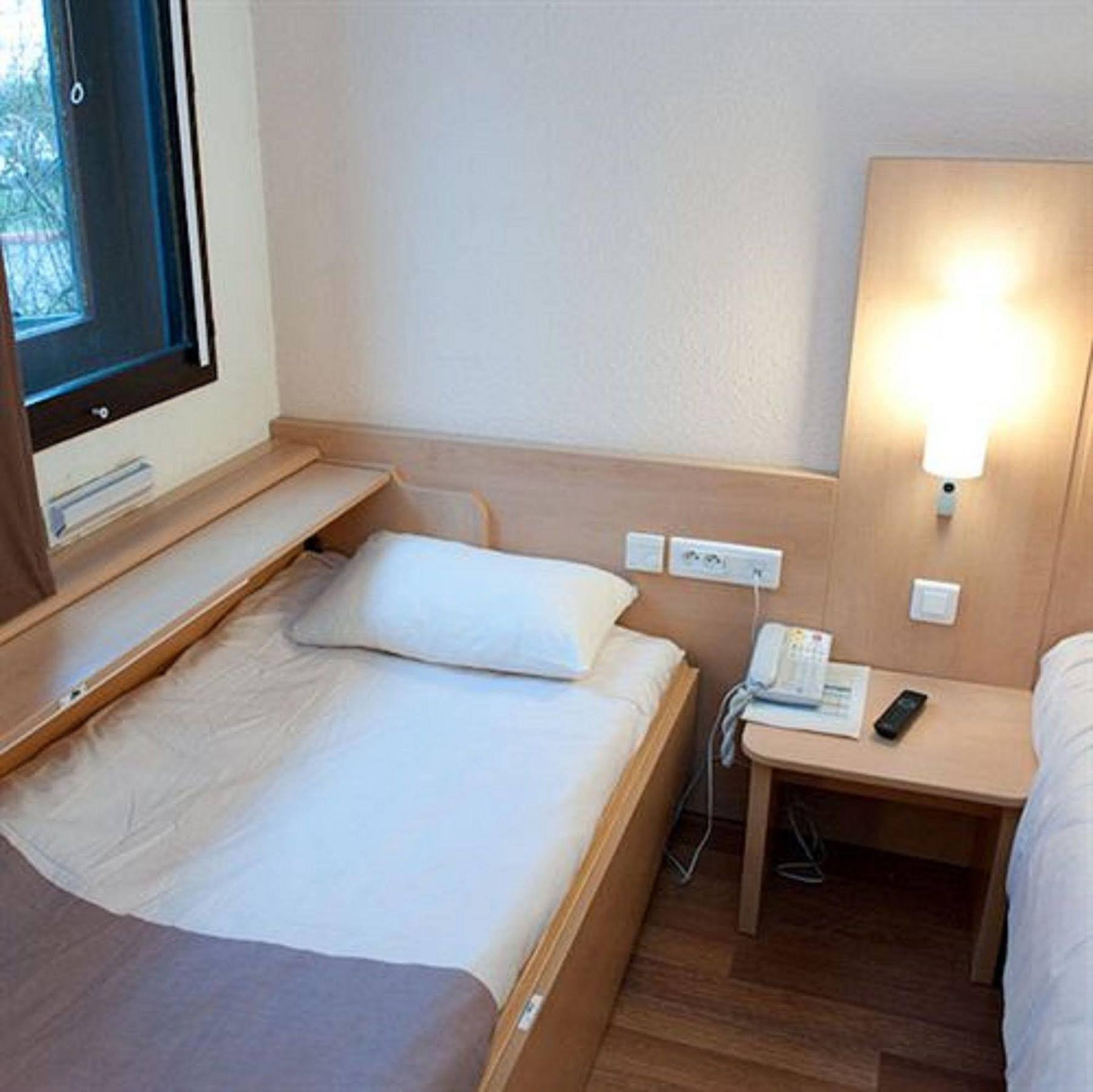 Egg Hotel Gonesse Kültér fotó