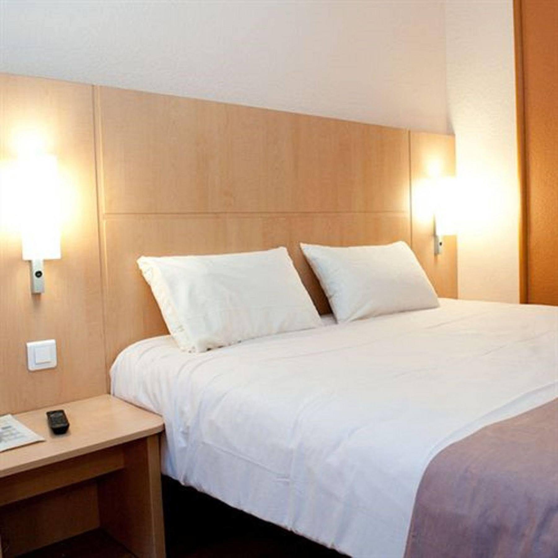 Egg Hotel Gonesse Kültér fotó