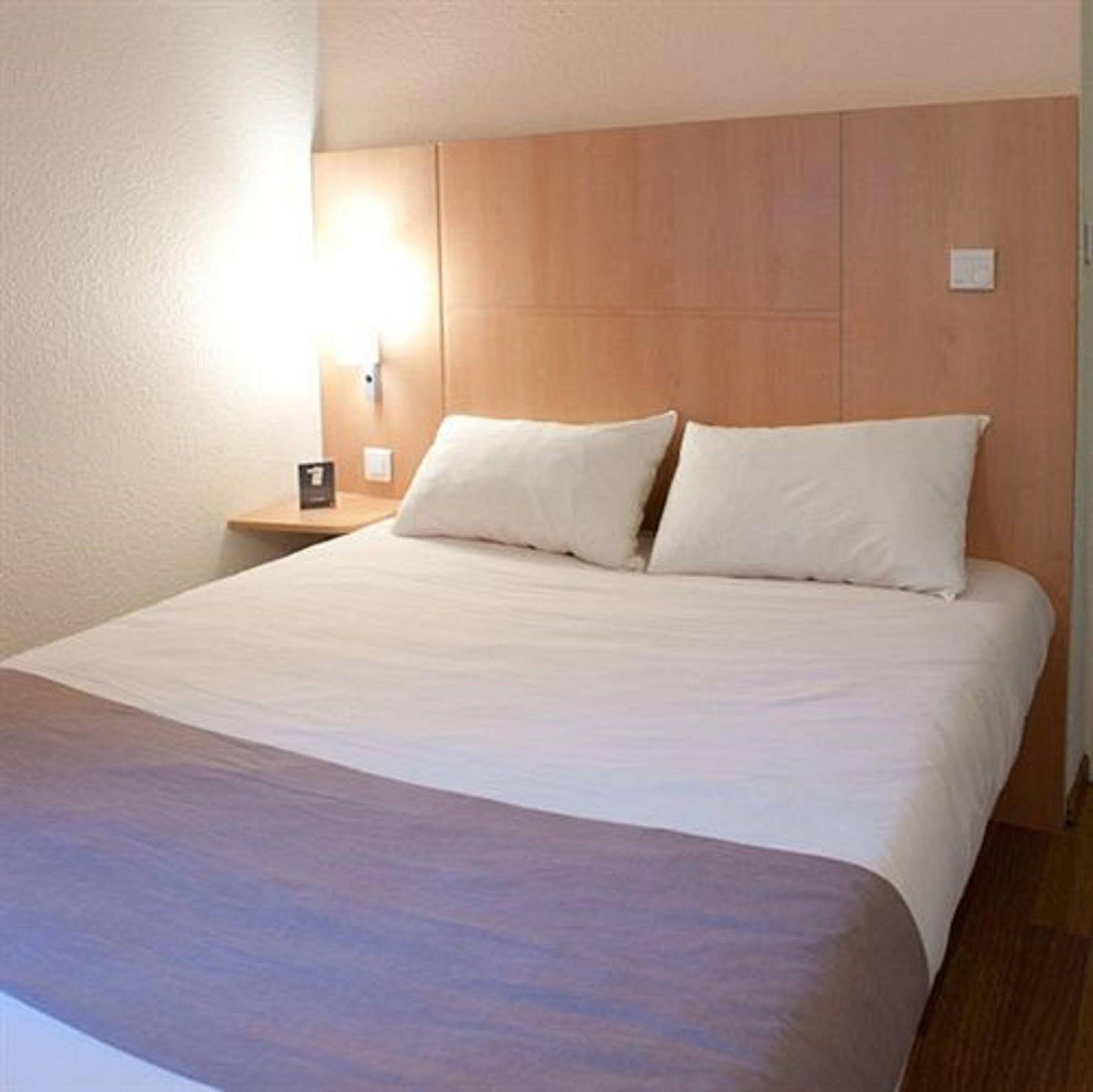 Egg Hotel Gonesse Kültér fotó