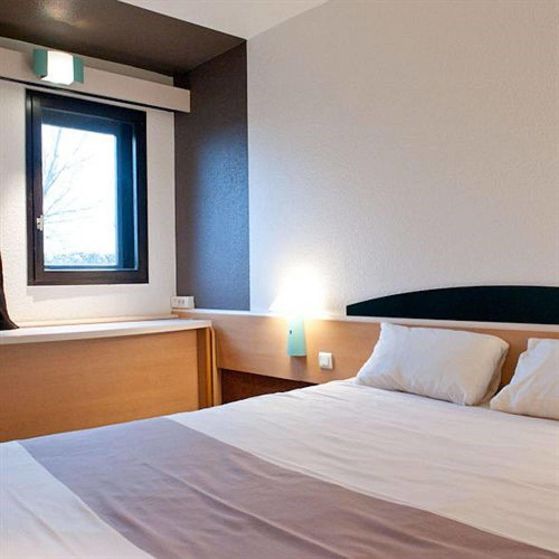 Egg Hotel Gonesse Kültér fotó