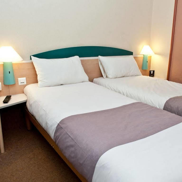 Egg Hotel Gonesse Kültér fotó